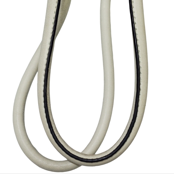 MICHAEL KORS Dalia Pebbled Leather Shoulder Bag in White - Picture 5 of 10